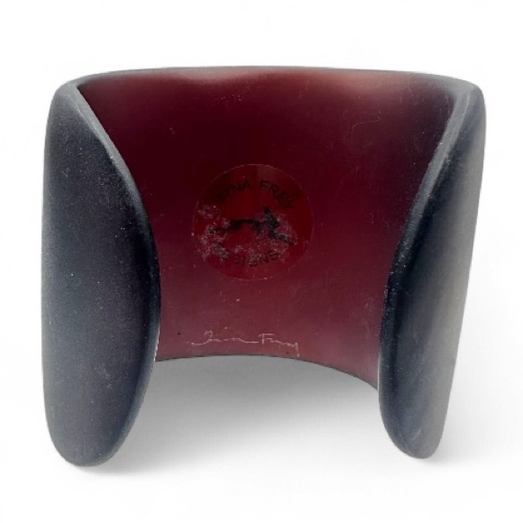 Tina Frey Oxblood Red Signed Resin Cleopatra Bracelet - Picture 2 of 5